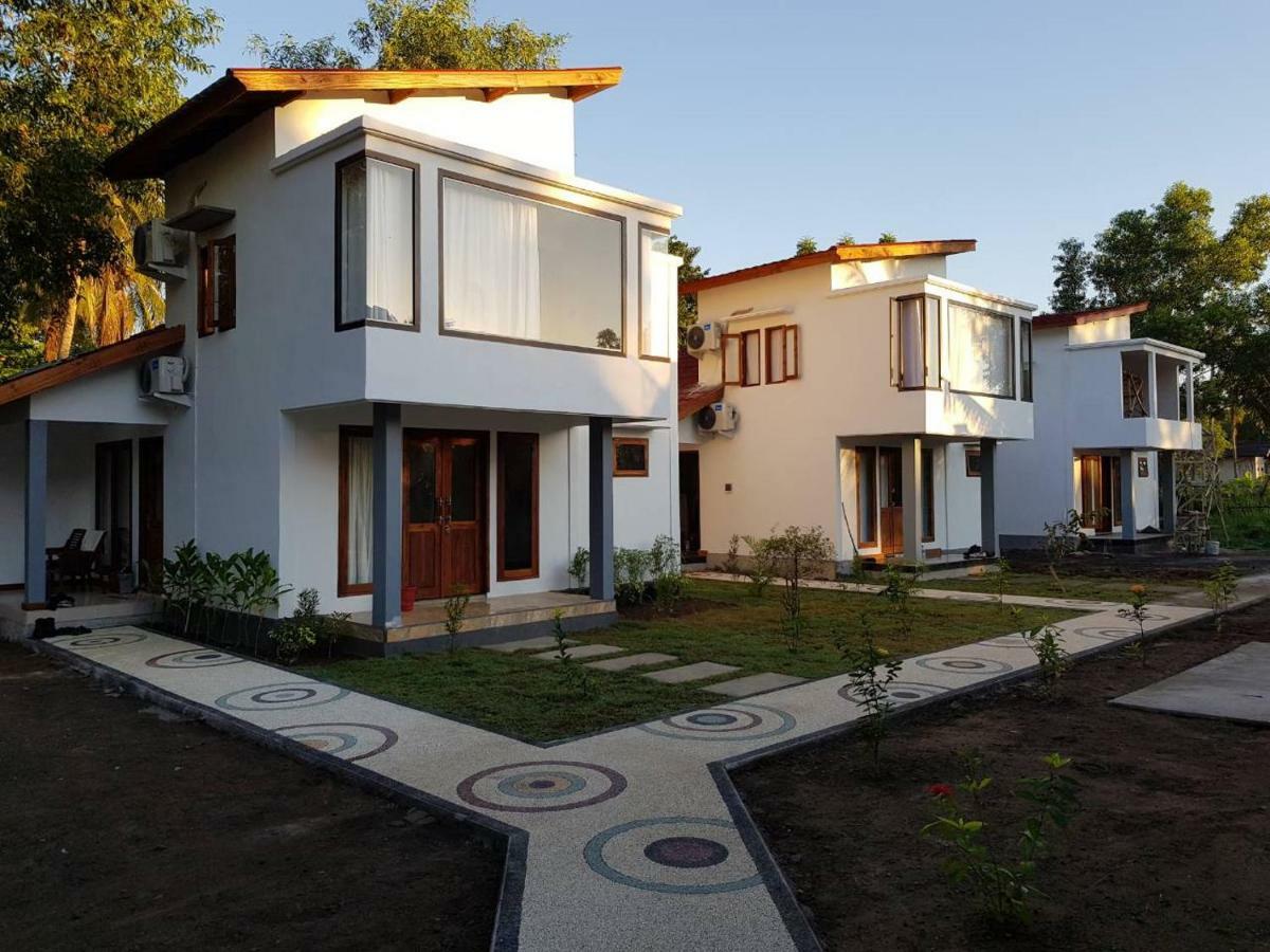 Kondo Villa Labuhan Pandan Buitenkant foto